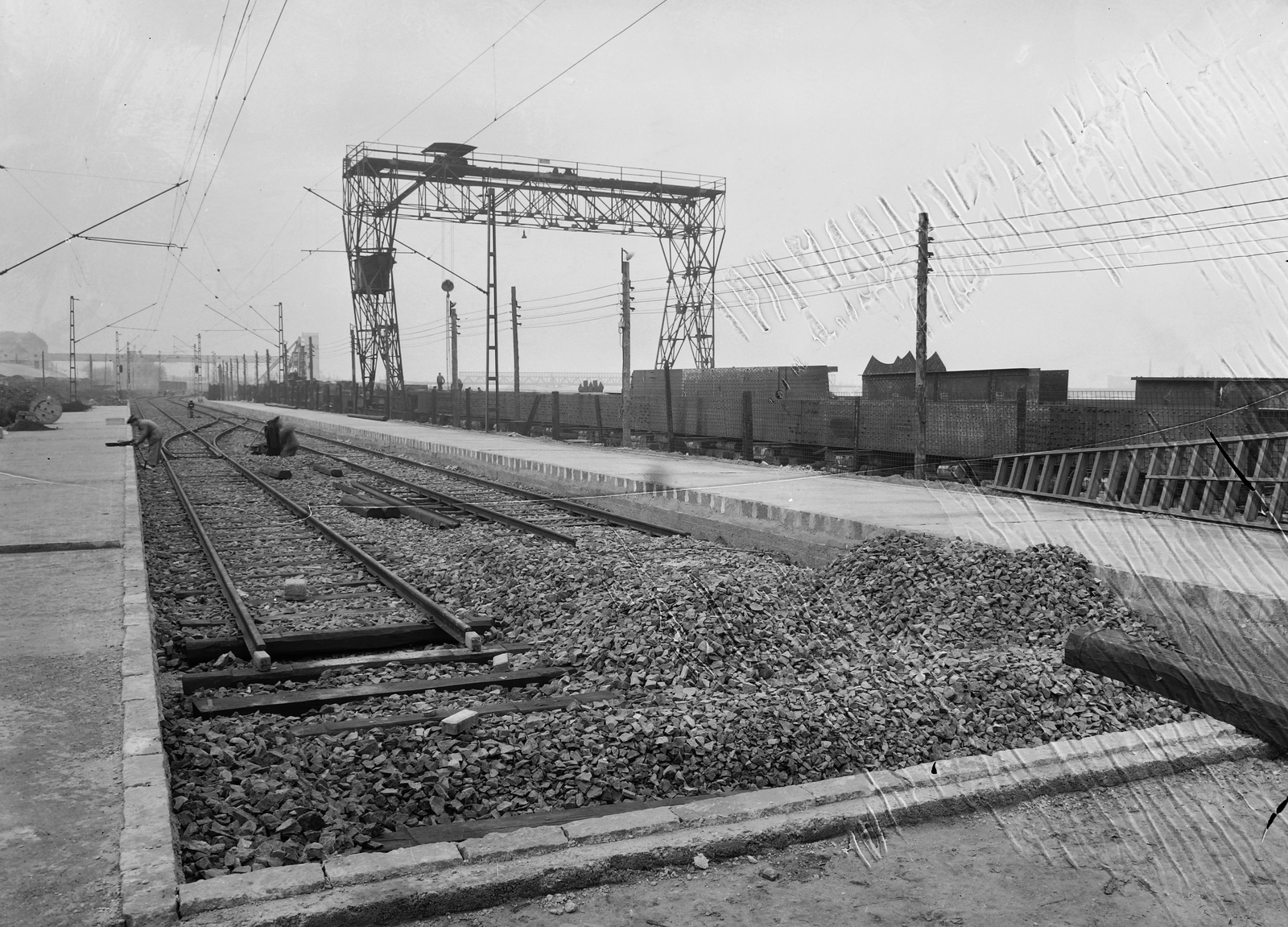 Magyarország, Budapest IX., Boráros tér, a csepeli HÉV végállomásának építése., 1951, UVATERV, Budapest, építkezés, peron, sínpálya, végállomás, zúzalék, Fortepan #91445