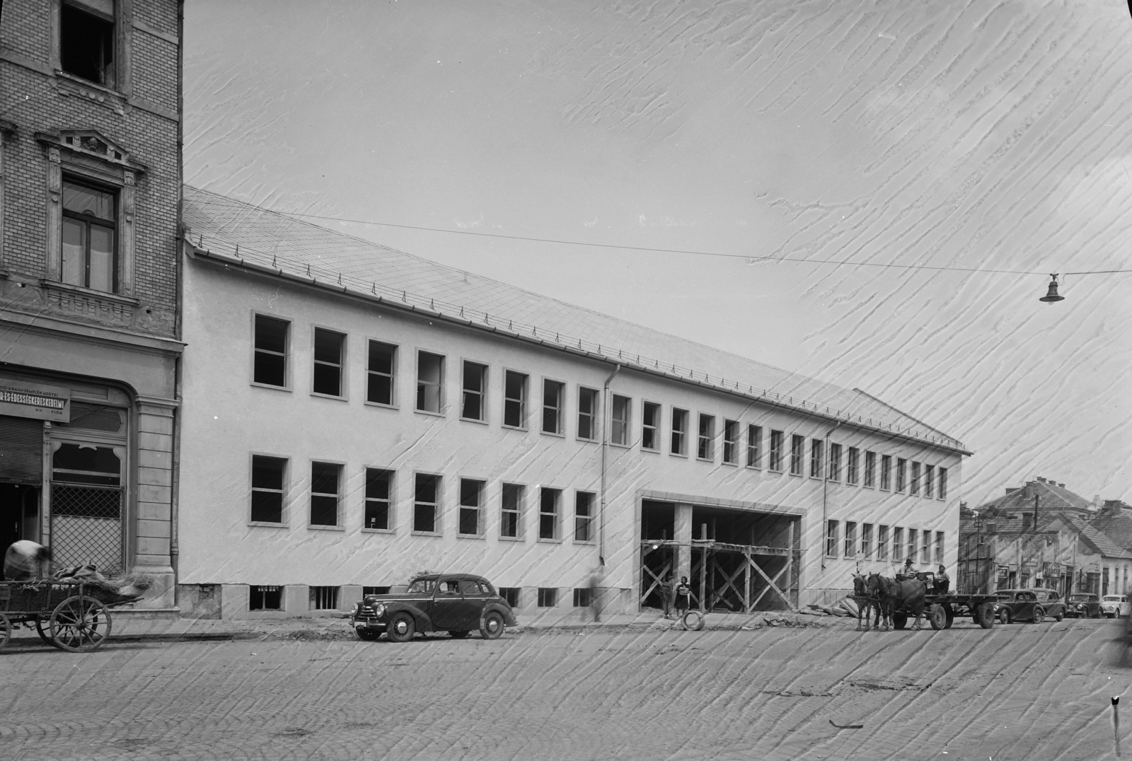 Hungary, Miskolc, Zsolcai kapu 9-11., az AFIT XVI. sz. Autójavító Vállalat építkezése., 1951, UVATERV, M20 Pobieda, Fortepan #91459