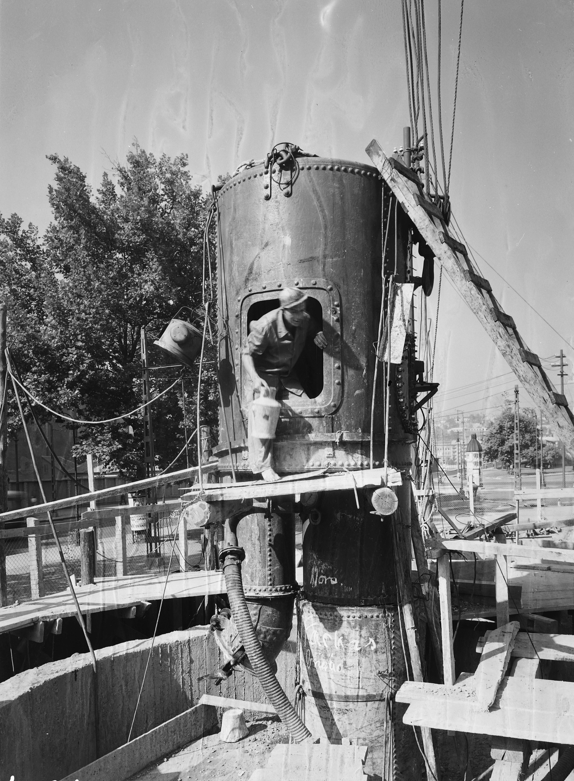 Hungary, Budapest V., Kossuth Lajos tér déli oldala, a metróépítés területe., 1952, UVATERV, subway construction, decompression chamber, Budapest, Fortepan #91465