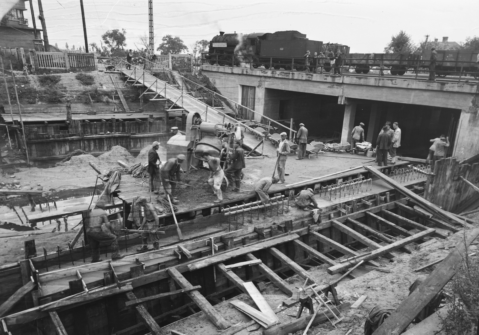 Hungary, Székesfehérvár, Széchenyi utca, az aluljáró építése., 1952, UVATERV, steam locomotive, railway, construction, underpass, Fortepan #91466
