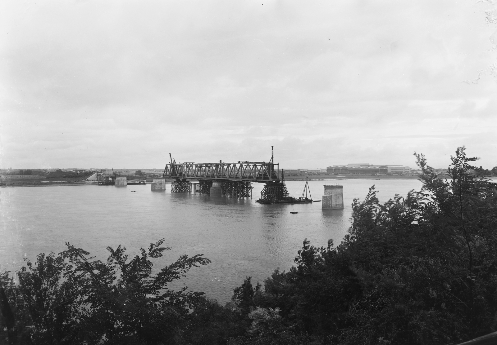 Magyarország, Komárom, a vasúti híd újjáépítése., 1954, UVATERV, vasúti híd, hídépítés, Szikszay Gerő-terv, Fortepan #91478