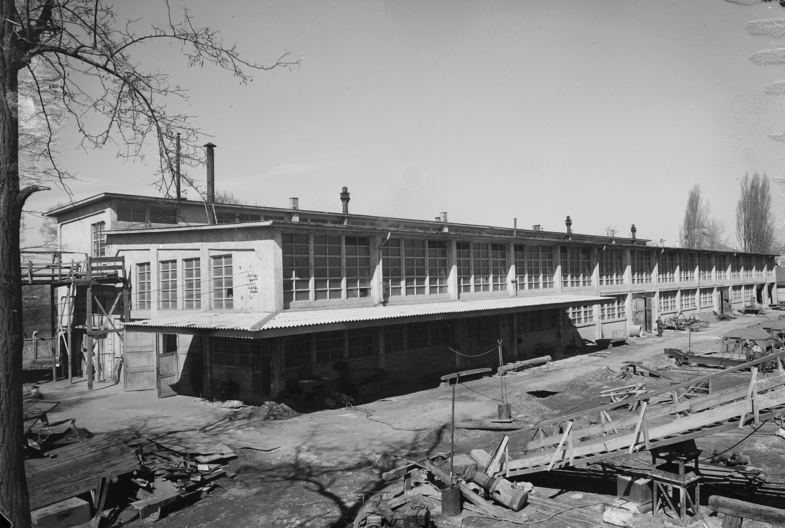 Magyarország, Budapest IV., Népsziget, a MAHART hajójavító szerelőcsarnoka., 1954, UVATERV, Budapest, szerelés, csarnok, Fortepan #91482