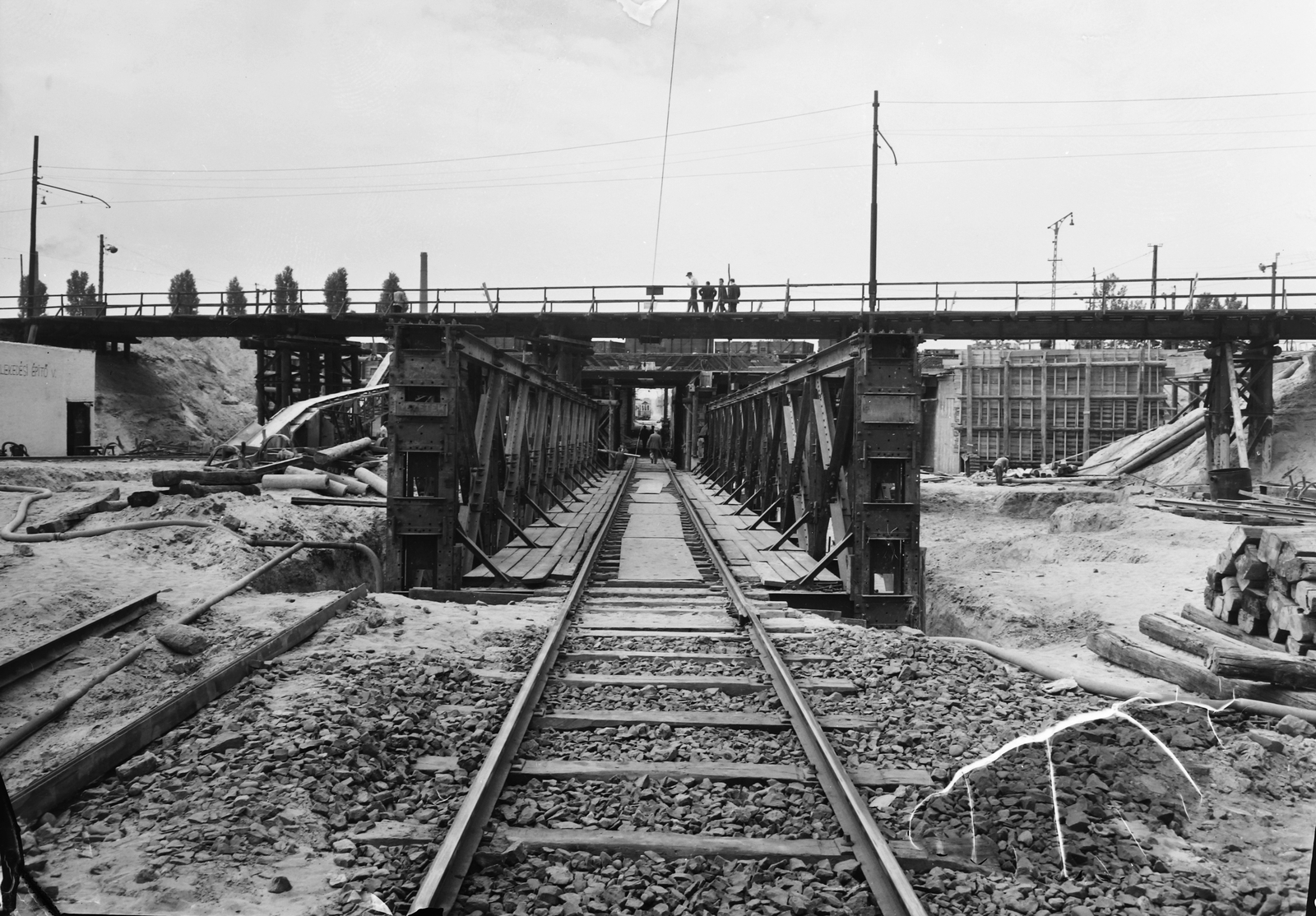 Hungary, Budapest XIII.,Budapest IV., Béke utcai közúti aluljáró építkezése a Madridi utca irányából nézve., 1955, UVATERV, Budapest, construction, underpass, rails, Fortepan #91485
