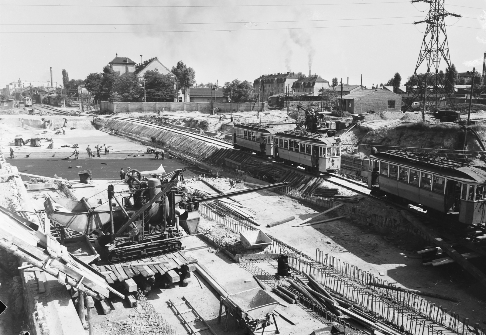 Hungary, Budapest XIII.,Budapest IV., Béke utcai közúti aluljáró építkezése, a Madridi utca és az Angyalföld kocsiszín felé nézve., 1955, UVATERV, tram, depot, Budapest, FVV-organisation, Fortepan #91505