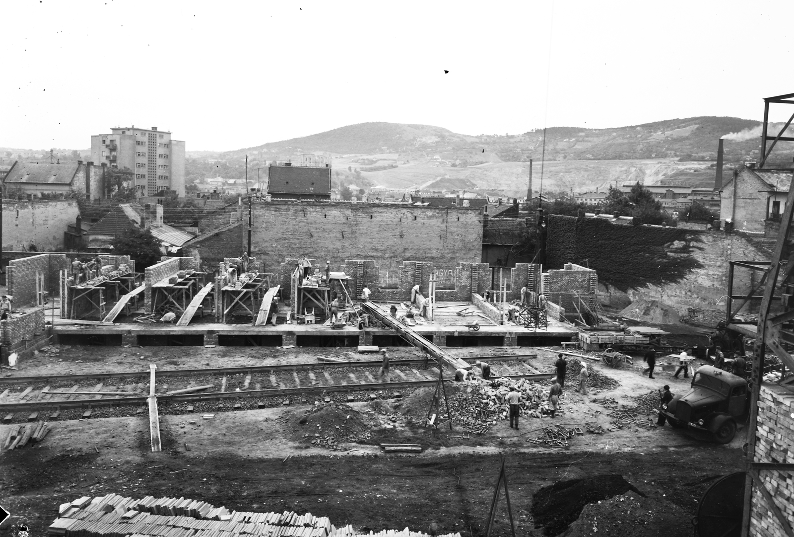 Hungary, Óbuda, Budapest III., társasház építkezése a Hunor utca - Vihar utca - Velence utca határolta területen., 1955, UVATERV, commercial vehicle, number plate, Budapest, Fortepan #91509