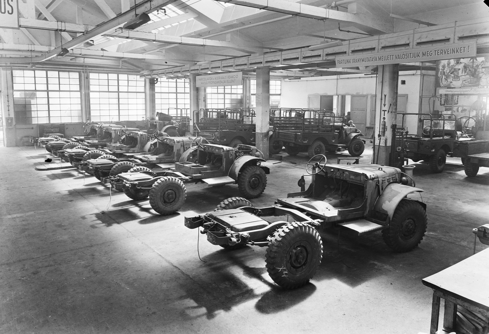 1950, UVATERV, felirat, Dodge-márka, gépjárműszerviz, Dodge WC-széria, teherautó, propaganda, tűzoltó készülék, alváz, Fortepan #91551