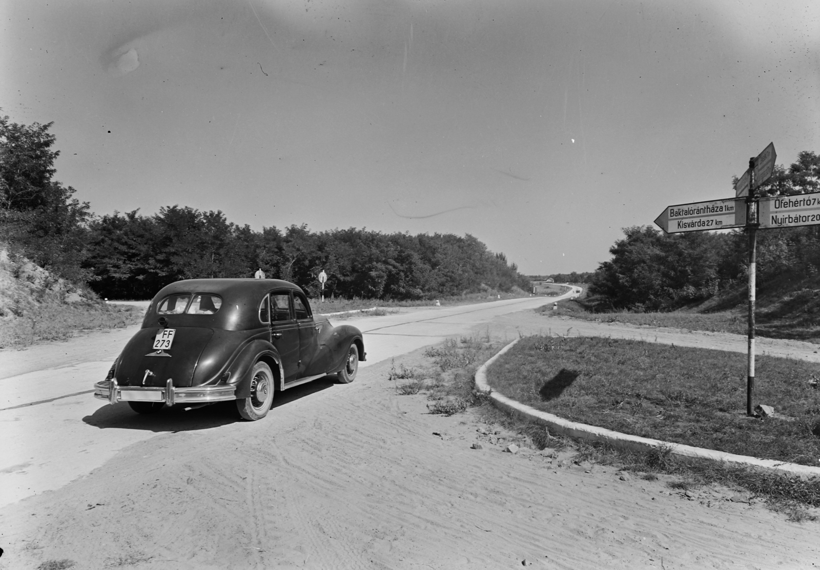 Magyarország, Baktalórántháza, elágazás a 41-es főútnál., 1951, UVATERV, német gyártmány, automobil, EMW 340, rendszám, Fortepan #91567