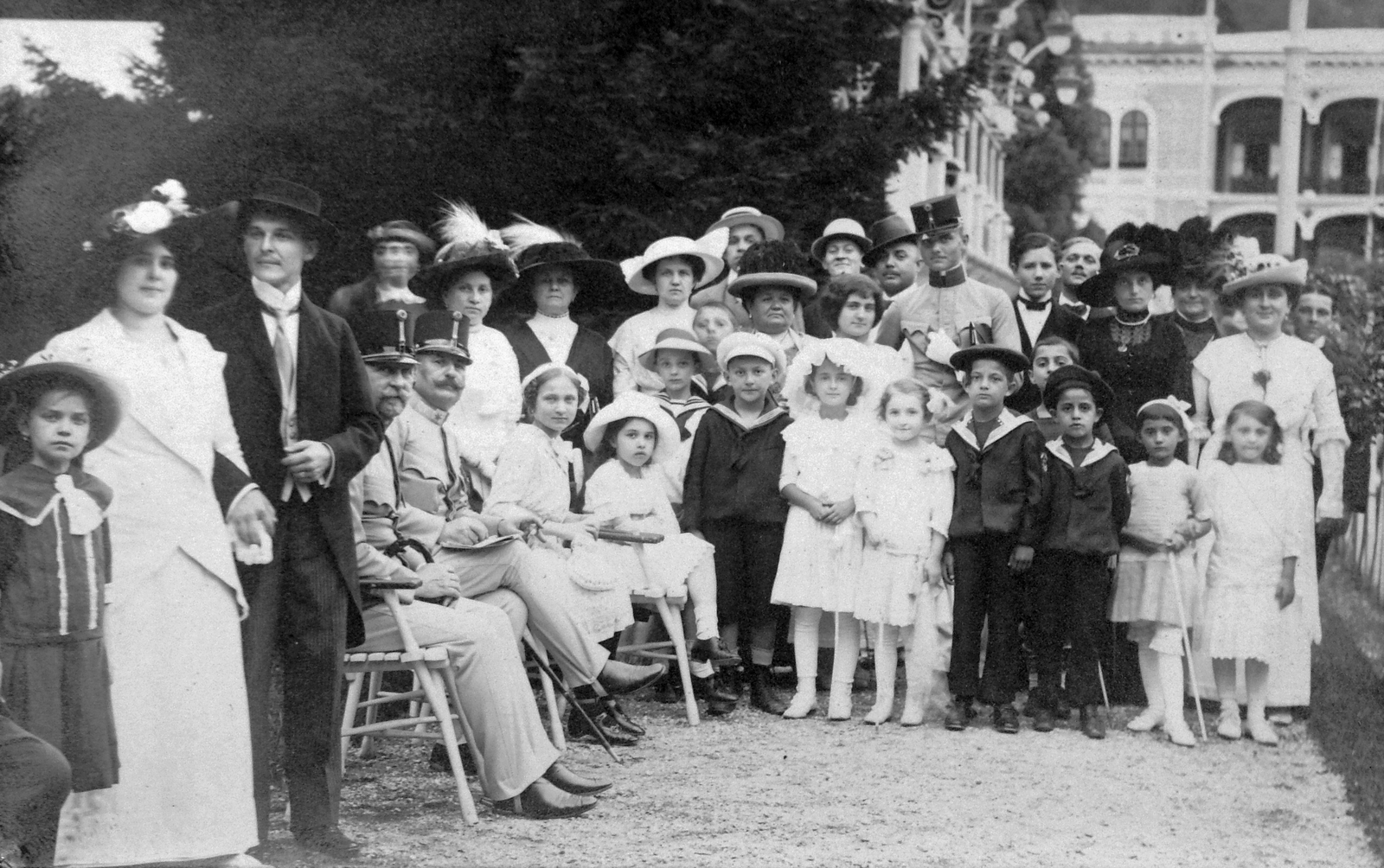 Romania,Transylvania, Băile Herculane, háttérben a Rudolf vagy Rezső-udvar., 1912, Fortepan, hat, tableau, Fortepan #9158