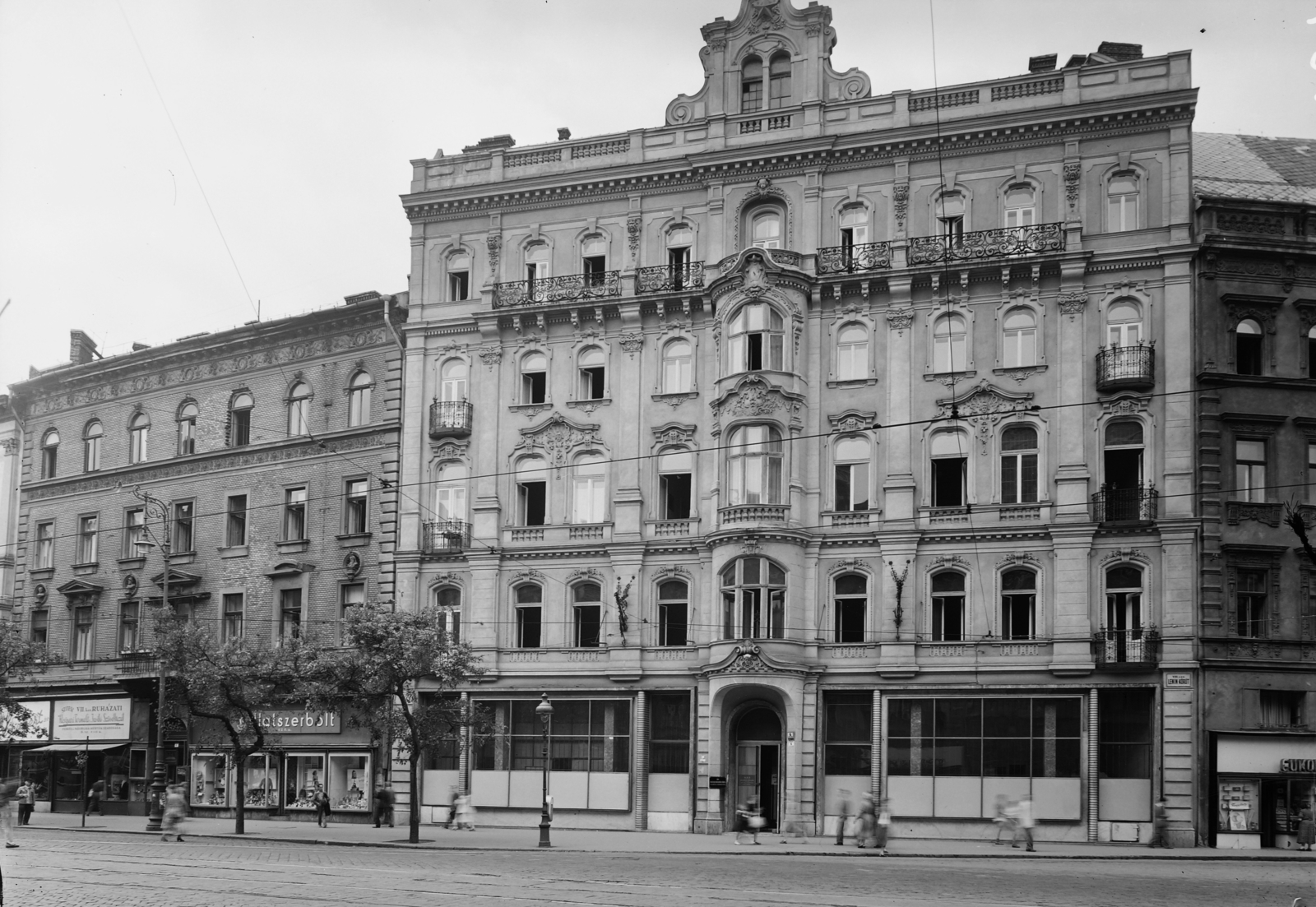 Hungary, Budapest VII., Erzsébet (Lenin) körút 6., 1952, UVATERV, sign-board, tailors, florist, drugstore, Budapest, Fortepan #91588