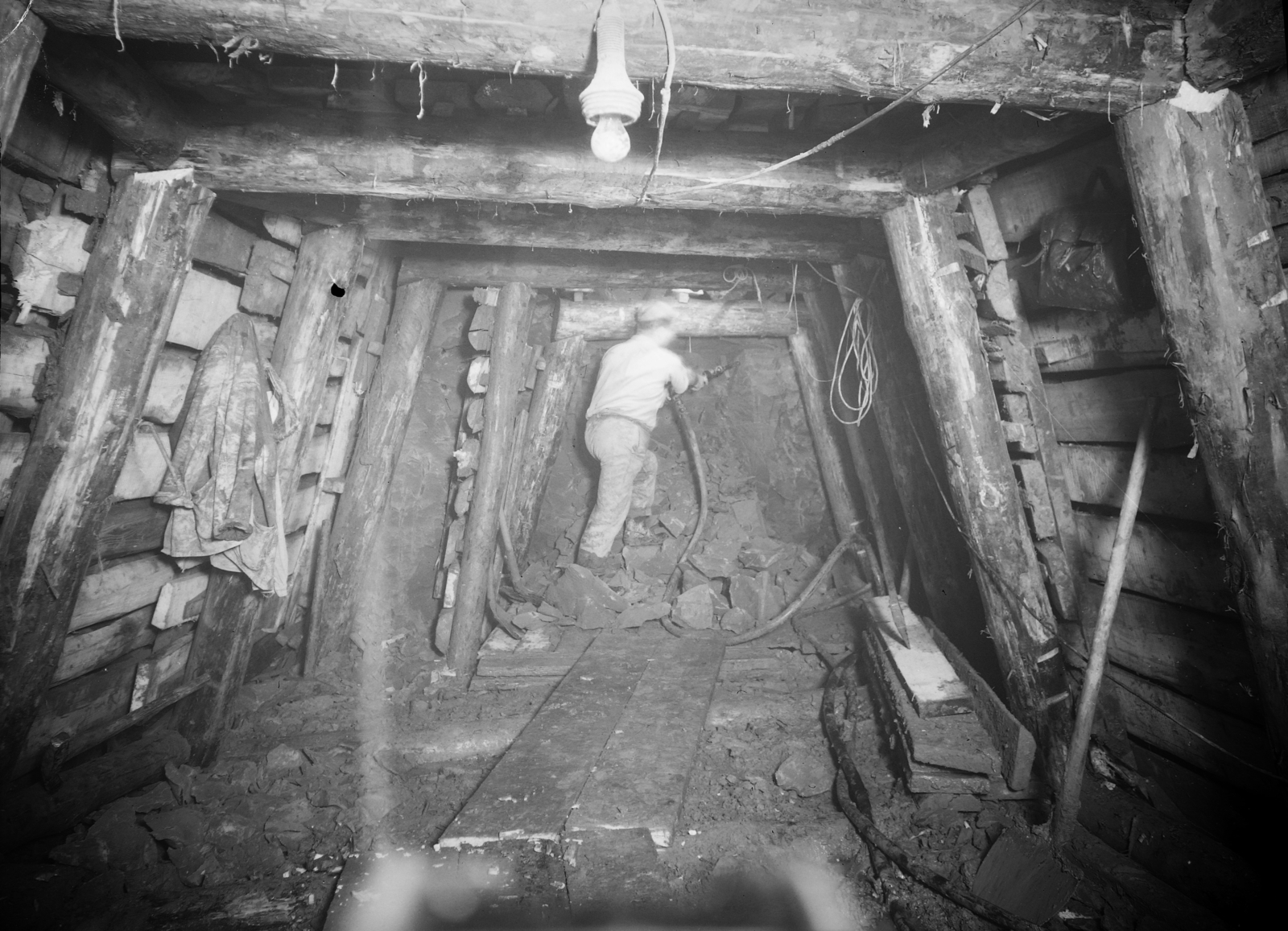 Hungary, Budapest, metróalagút építése., 1952, UVATERV, subway construction, armouring, tunnel, Fortepan #91594
