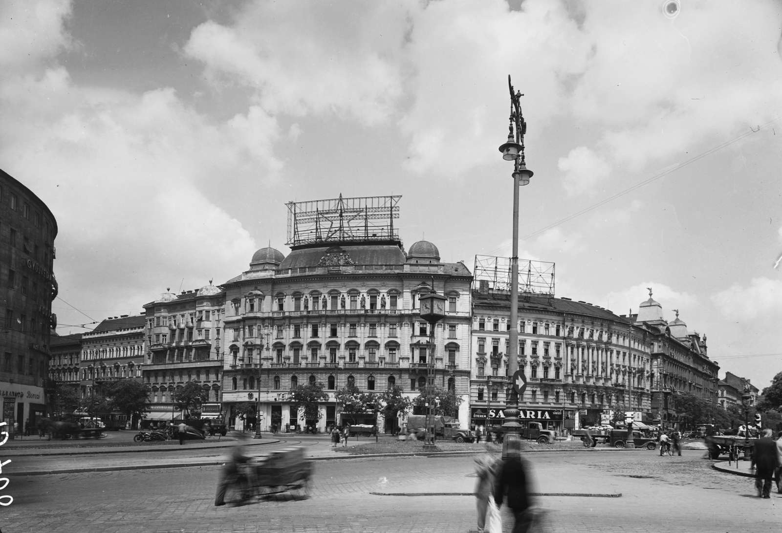 Hungary, Budapest V.,Budapest VI.,Budapest XIII., Nyugati (Marx) tér., 1953, UVATERV, traffic, commercial vehicle, Red Star, Tatra T87, Budapest, Fortepan #91604