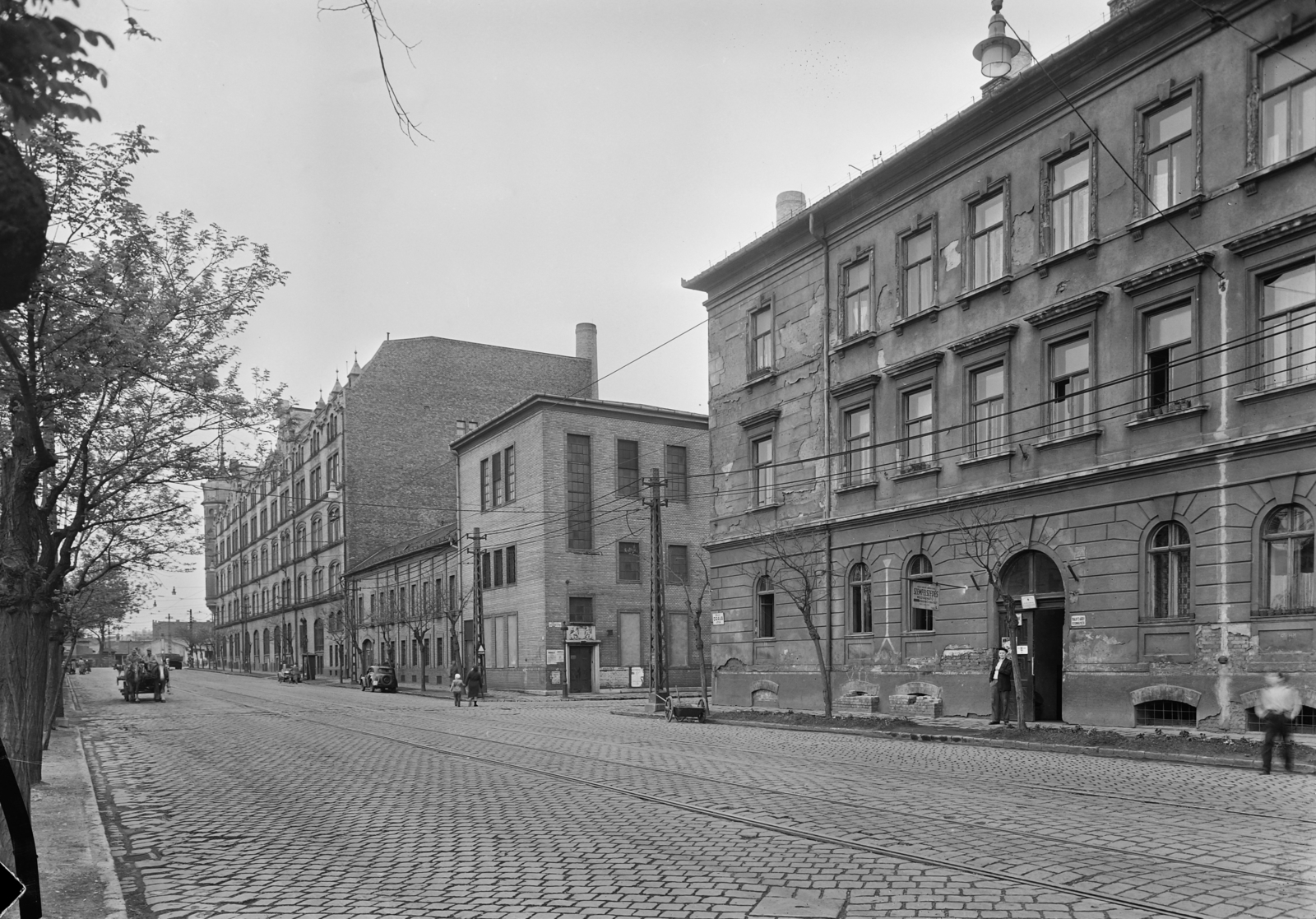 Hungary, Budapest XIII., Dráva utca a Váci út felé nézve, jobbra a Visegrádi utca., 1955, UVATERV, Horse-drawn carriage, street view, cobblestones, Budapest, rails, Fortepan #91641