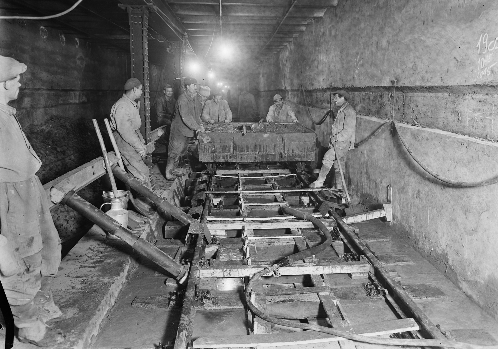 Hungary, Budapest V., Millenniumi Földalatti Vasút a Deák Ferenc téri állomás áthelyezésekor., 1955, UVATERV, underground railway, Budapest, Fortepan #91646