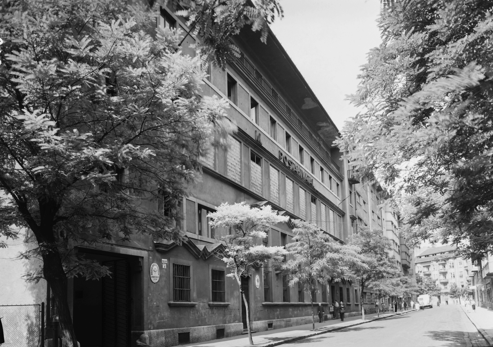 Hungary, Budapest XI., Vásárhelyi Pál utca 4. Magyar Posta, Lágymányosi Távbeszélő Üzem és postahivatal., 1956, UVATERV, Budapest, street view, post, Fortepan #91658