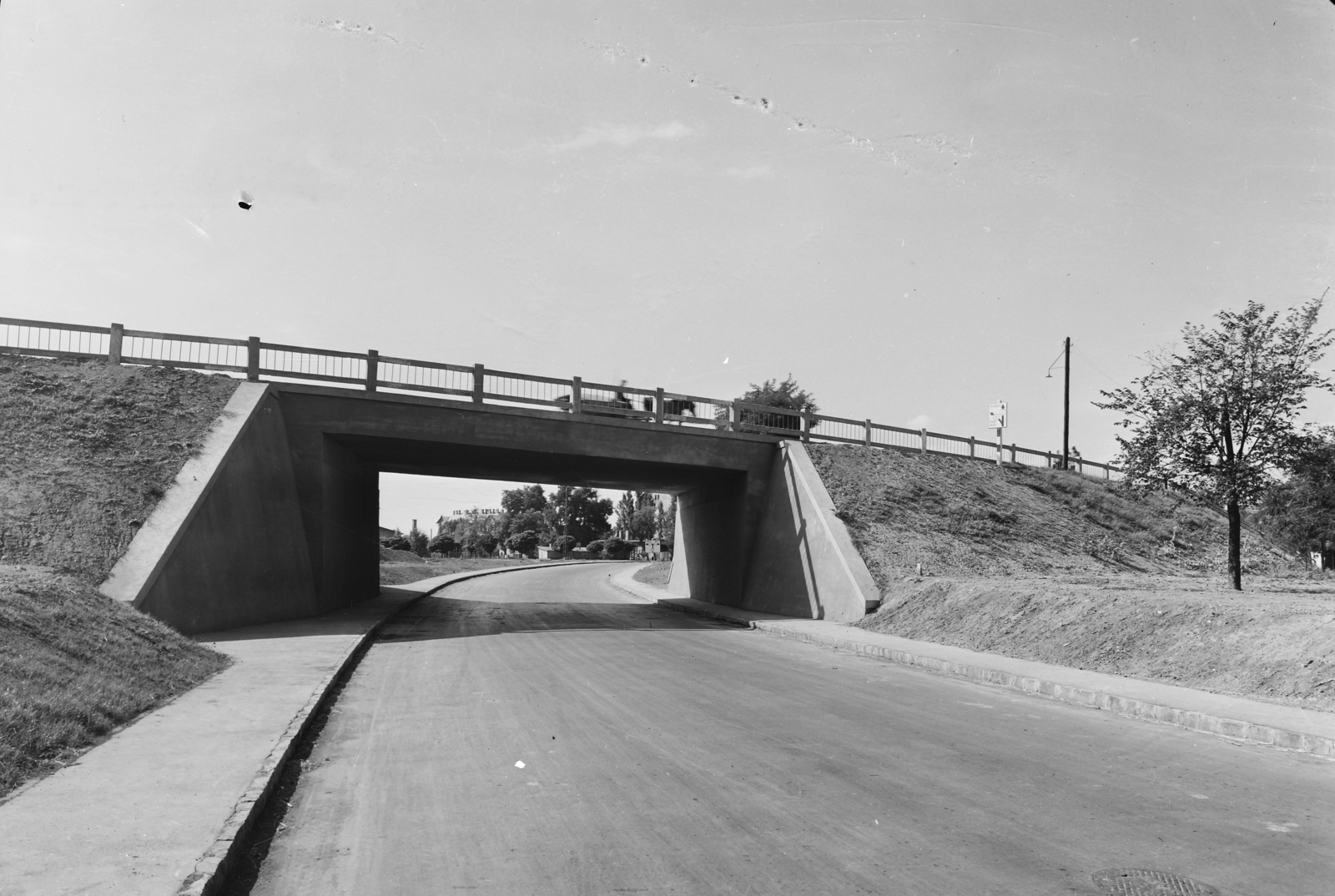 Hungary, Hatvan, 21-es főút, szemben a 3-as főút felüljárója, 1960, UVATERV, overpass, Fortepan #91731