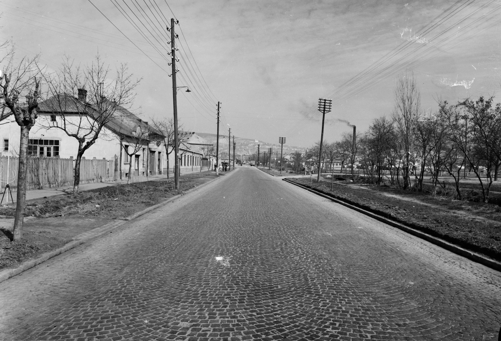 Hungary, Pécs, Siklósi út a vasúti átjáró felé nézve., 1960, UVATERV, Fortepan #91741