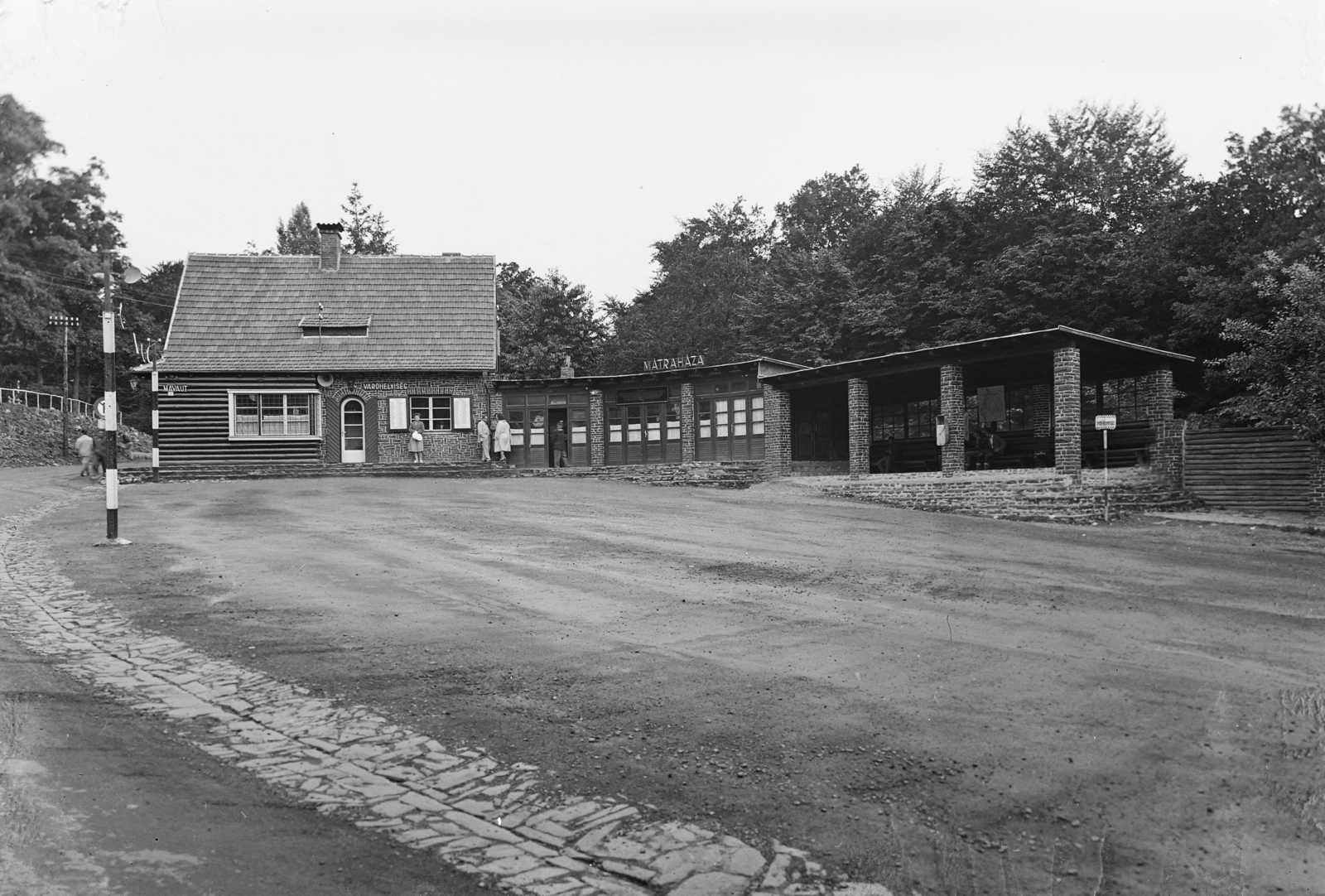 Magyarország, Mátraháza, autóbusz-állomás., 1960, UVATERV, autóbuszállomás, Fortepan #91754