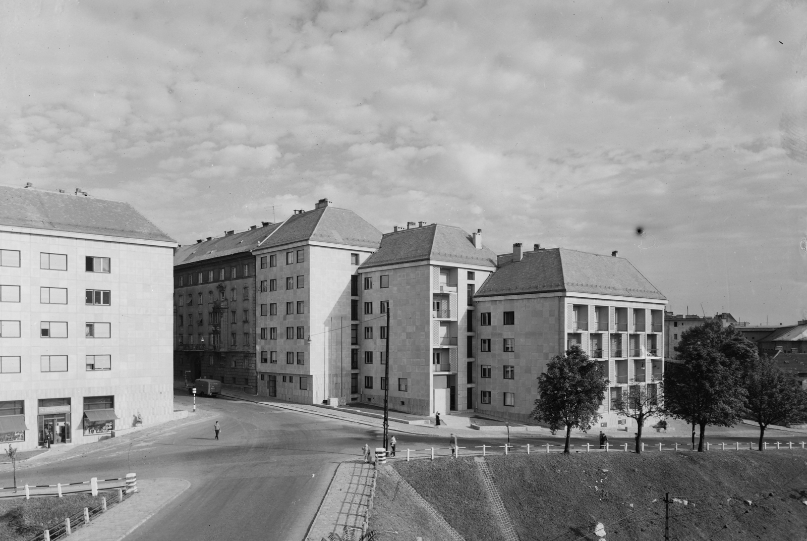 Hungary, Budapest I., Várfok utca - Vérmező út kereszteződés., 1960, UVATERV, street view, modern architecture, Budapest, Ágost Benkhard-design, Fortepan #91761