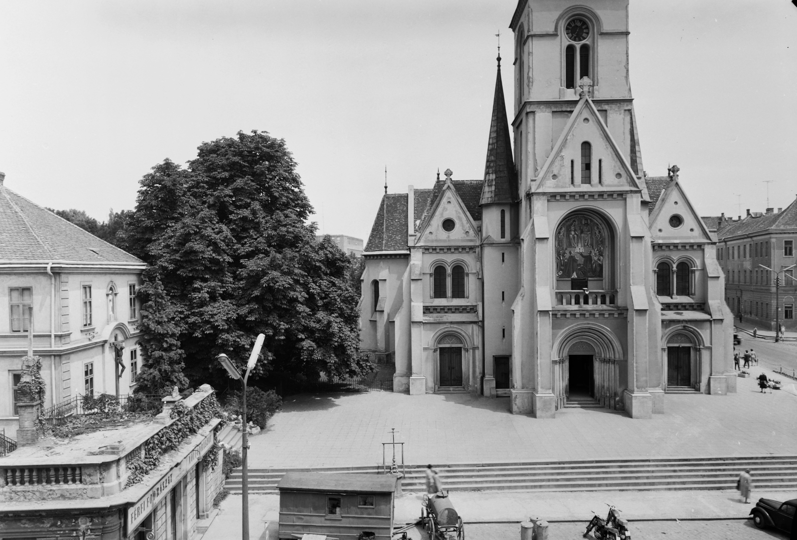 Magyarország, Kaposvár, Kossuth tér, Nagyboldogasszony templom (később székesegyház)., 1962, UVATERV, templom, katolikus, neoromán építészet, Tandor Ottó-terv, Fortepan #91794