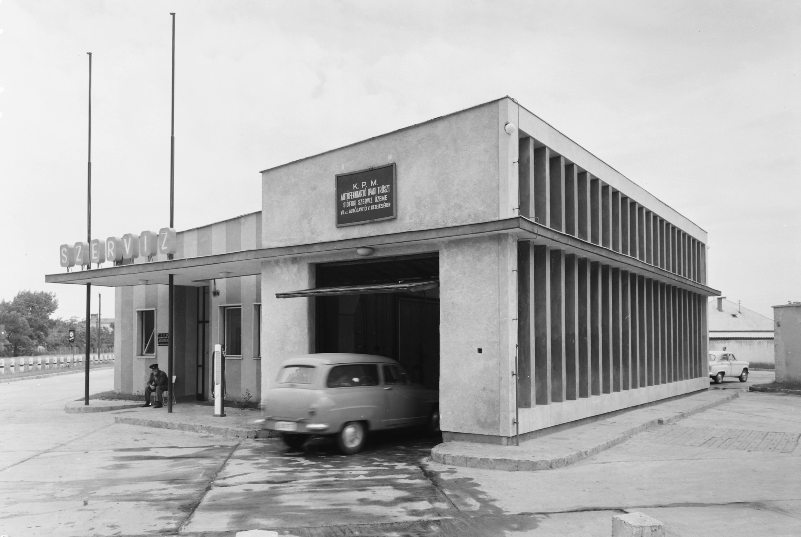 Hungary,Lake Balaton, Siófok, Fő utca - Klapka György utca sarok, AFIT Szervíz., 1962, UVATERV, szervíz, automobile, Moskvitch-brand, Fortepan #91795