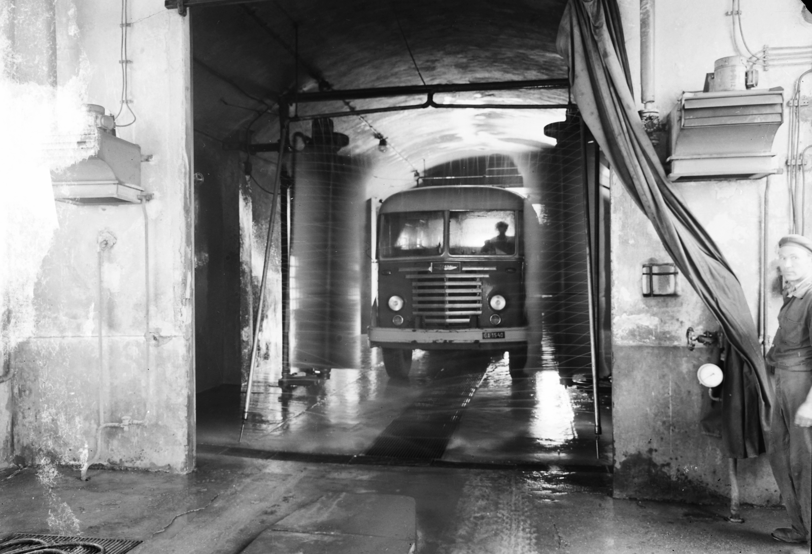 1962, UVATERV, Ikarus-brand, car wash, Fortepan #91798