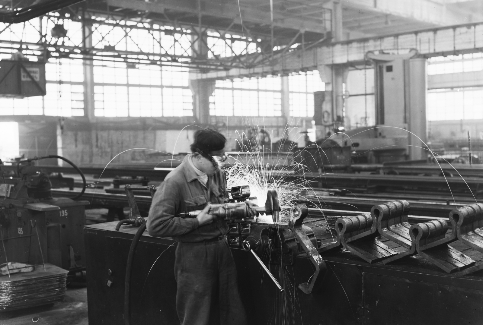 1962, UVATERV, factory, sparks, worker, Fortepan #91809