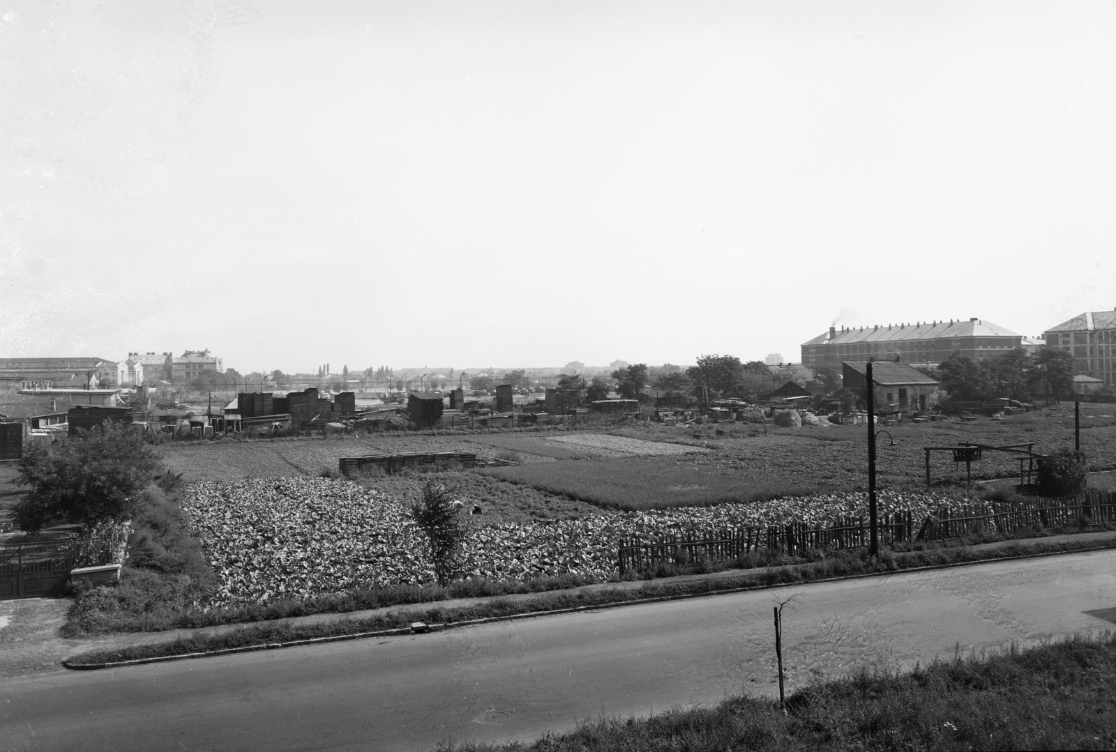 Hungary, Budapest XIV., Mexikói út az Egressy út és Mogyoródi út között a vasúti töltésről nézve., 1963, UVATERV, Budapest, Fortepan #91842