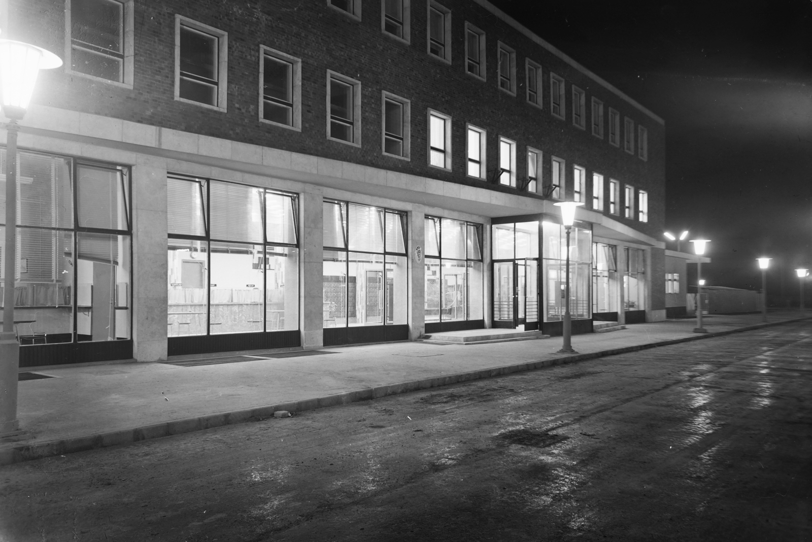 Hungary, Debrecen, Raktár utca, a vasútállomás melletti posta., 1963, UVATERV, night, post, post office, Fortepan #91856