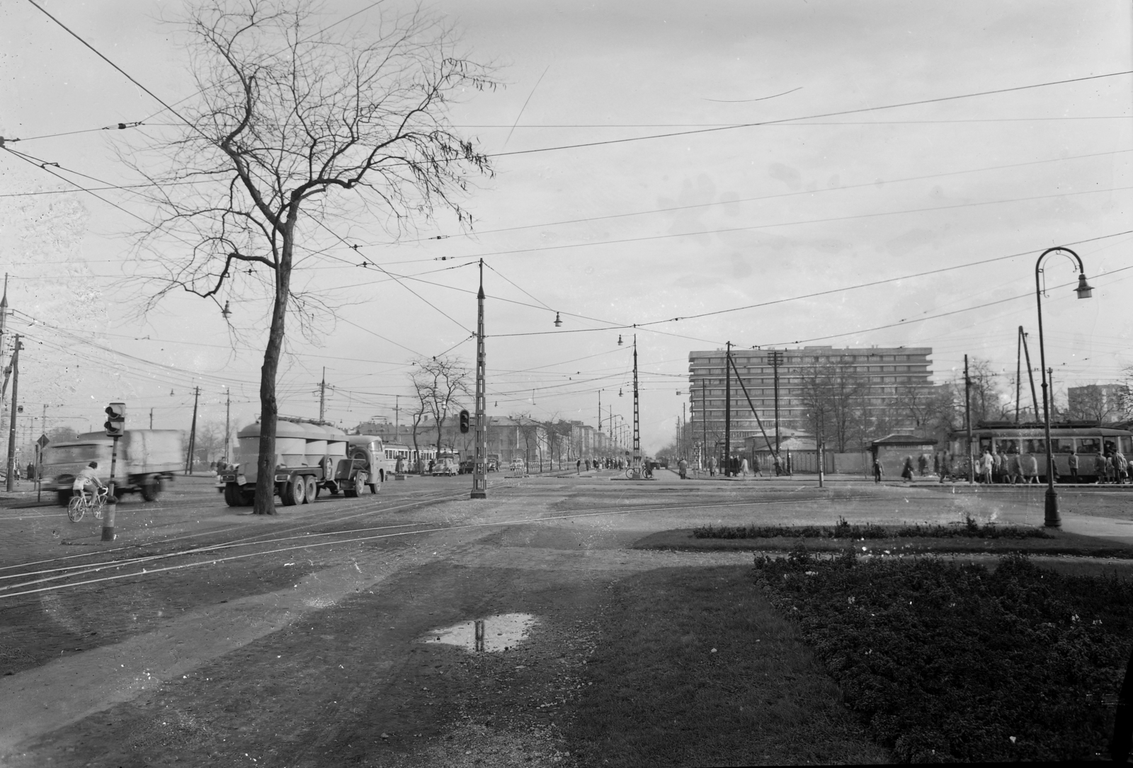 Hungary, Budapest X.,Budapest IX., Üllői út, jobbra az Ecseri út., 1963, UVATERV, bicycle, street view, Csepel-brand, tram, tanker, Budapest, Robur Lo 2500/ Lo 2501, Fortepan #91859