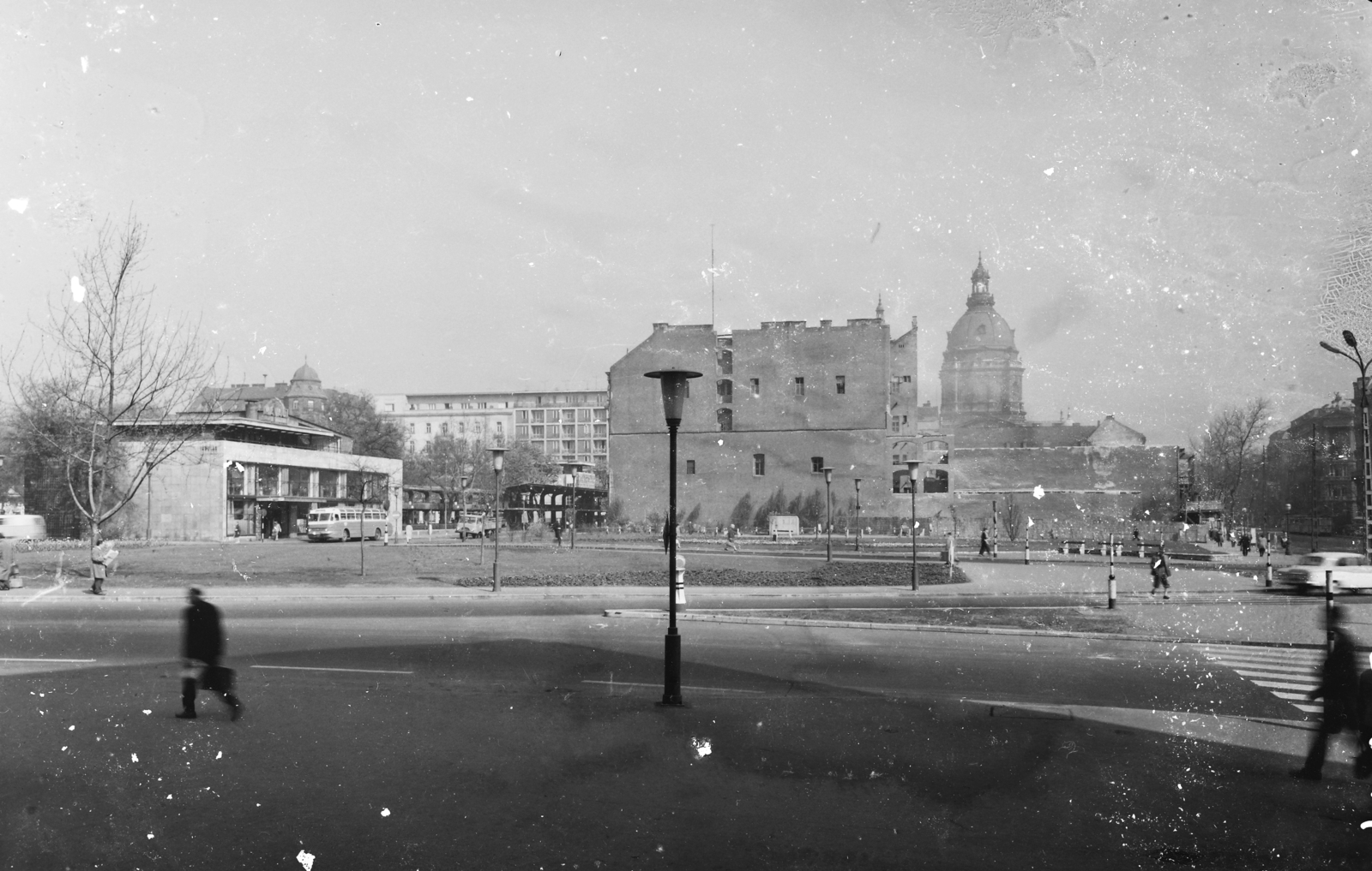 Magyarország, Budapest V., Deák Ferenc tér az Erzsébet (Engels) térnél, háttérben a Bazilika., 1964, UVATERV, Budapest, Fortepan #91866