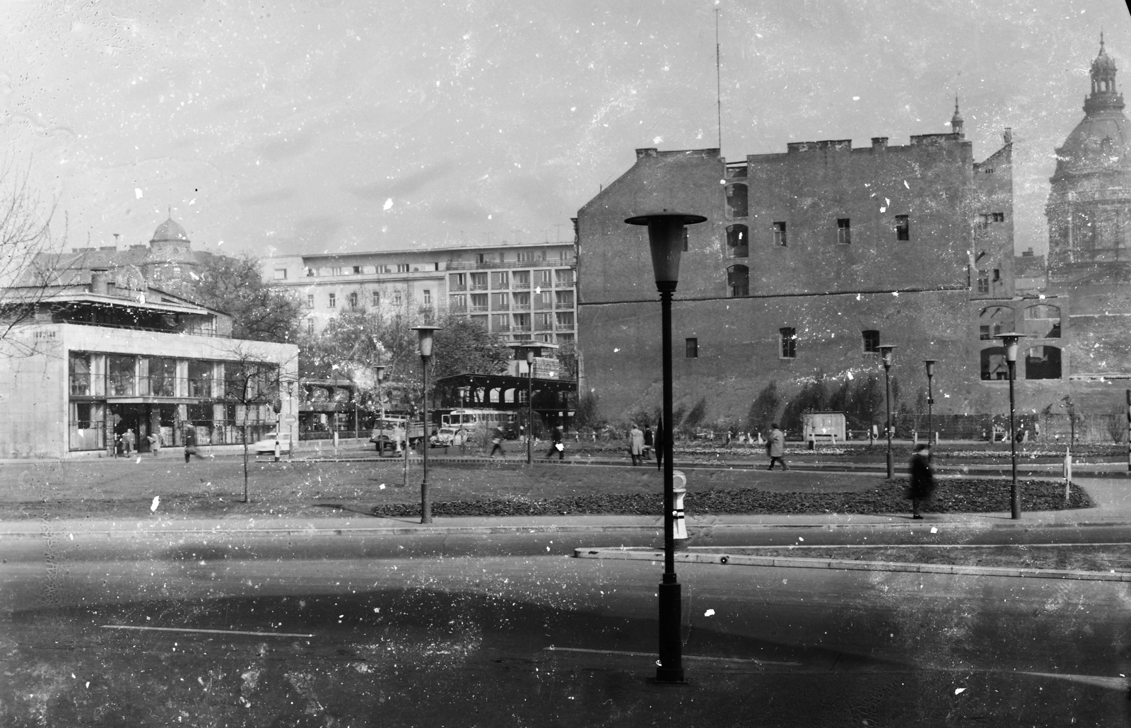 Magyarország, Budapest V., Deák Ferenc tér az Erzsébet (Engels) térnél, háttérben a Bazilika., 1964, UVATERV, Budapest, Fortepan #91867