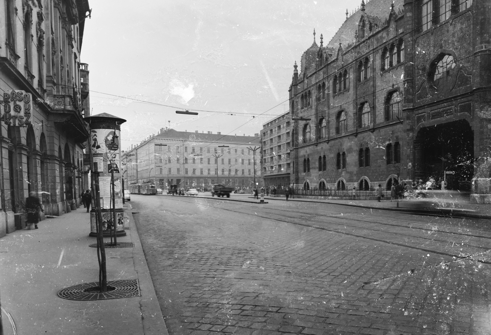 Magyarország, Budapest VIII.,Budapest IX., Üllői út a Ferenc körút felé nézve, jobbra az Iparművészeti Múzeum., 1964, UVATERV, szecesszió, múzeum, Lechner Ödön-terv, Budapest, Art Nouveau, Pártos Gyula-terv, Fortepan #91868