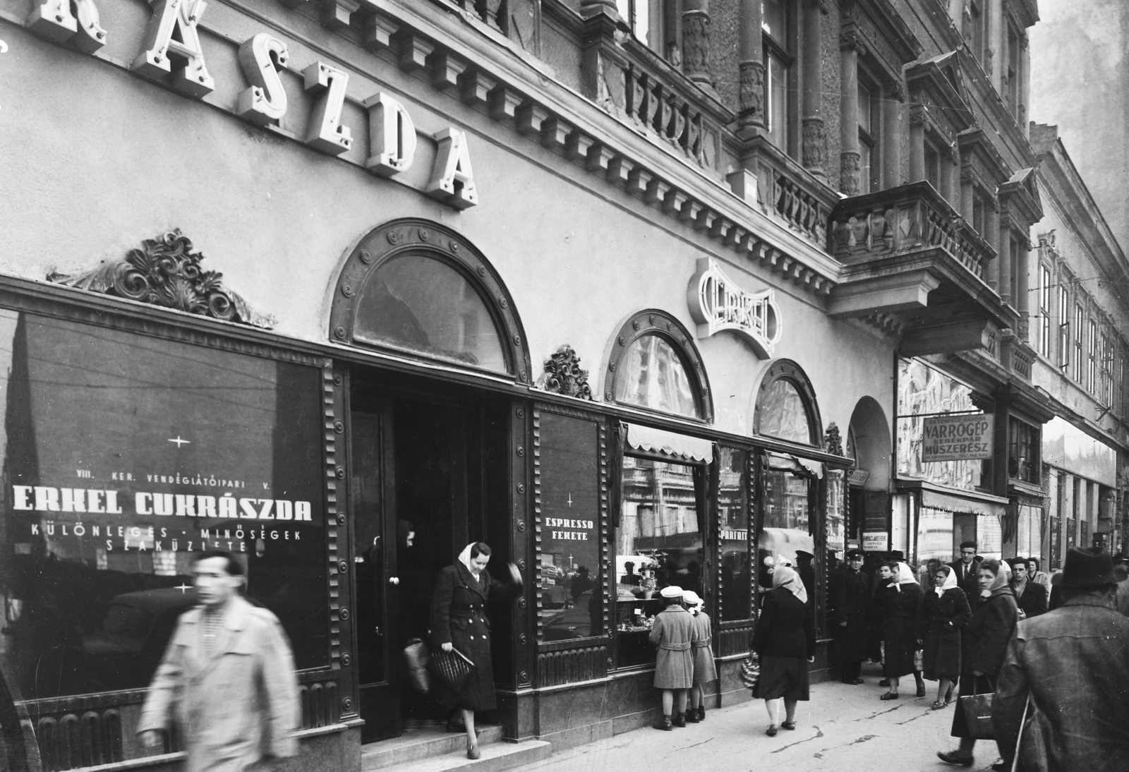 Hungary, Budapest VIII., Rákóczi út 47., Erkel (Hauer) cukrászda., 1957, UVATERV, pastry shop, Budapest, Fortepan #91876