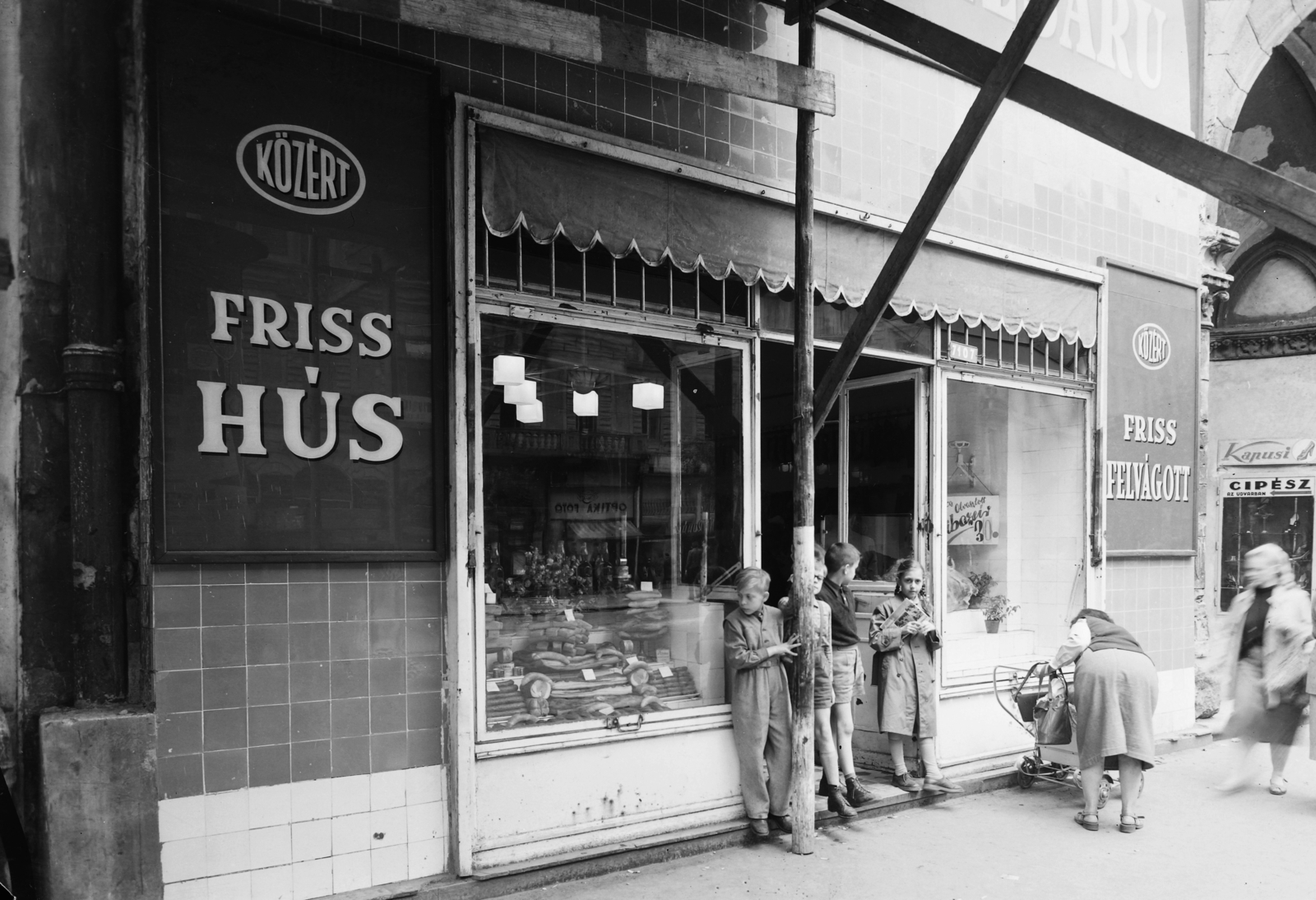 Hungary, Budapest VII., Erzsébet (Lenin) körút 27., 1957, UVATERV, grocery store, baby carriage, kids, crafts, shoemaker, Budapest, retailing, Közért Company, Fortepan #91880