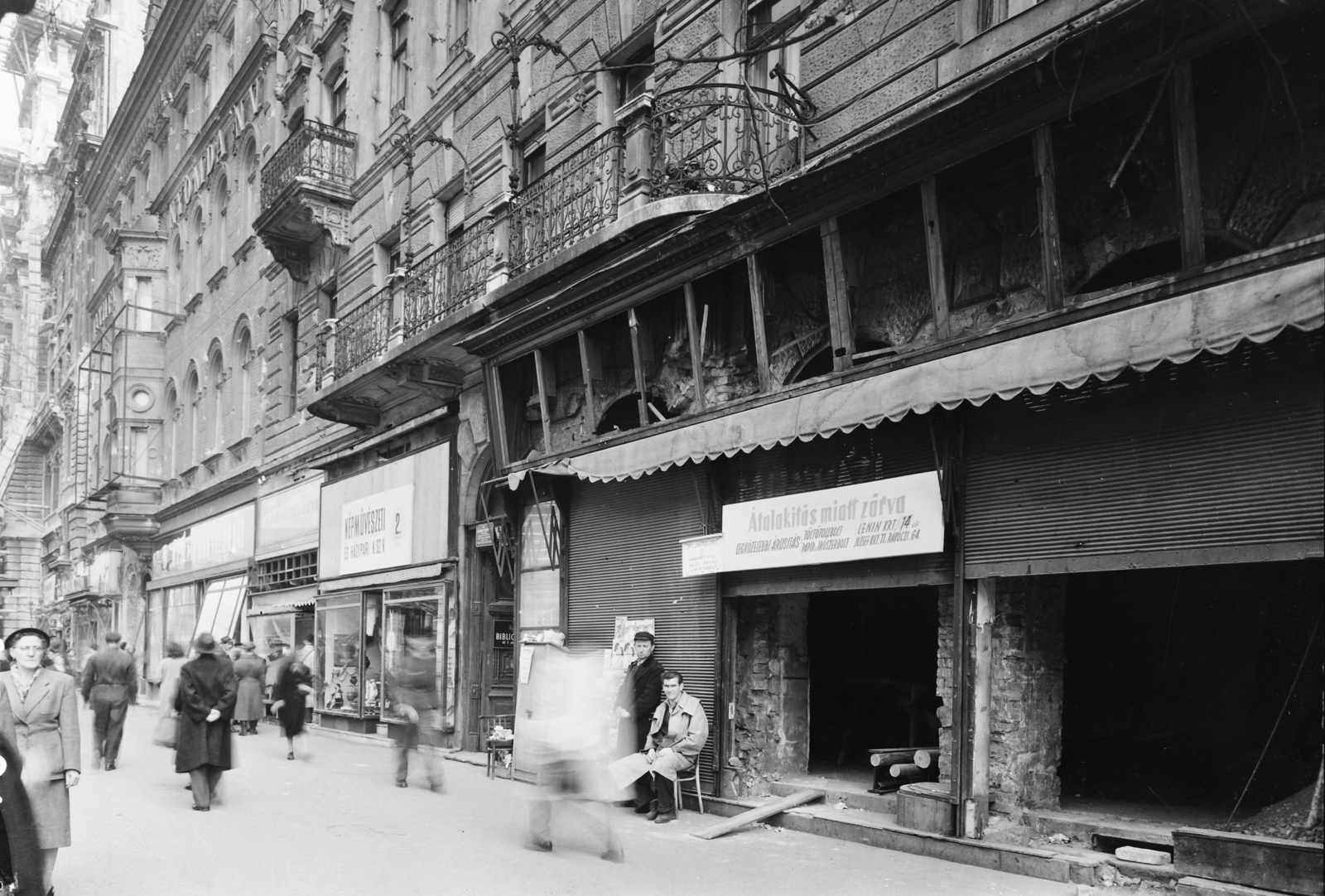 Hungary, Budapest VII., Erzsébet (Lenin) körút 5. és 7., 1957, UVATERV, pedestrian, street view, Budapest, Fortepan #91883