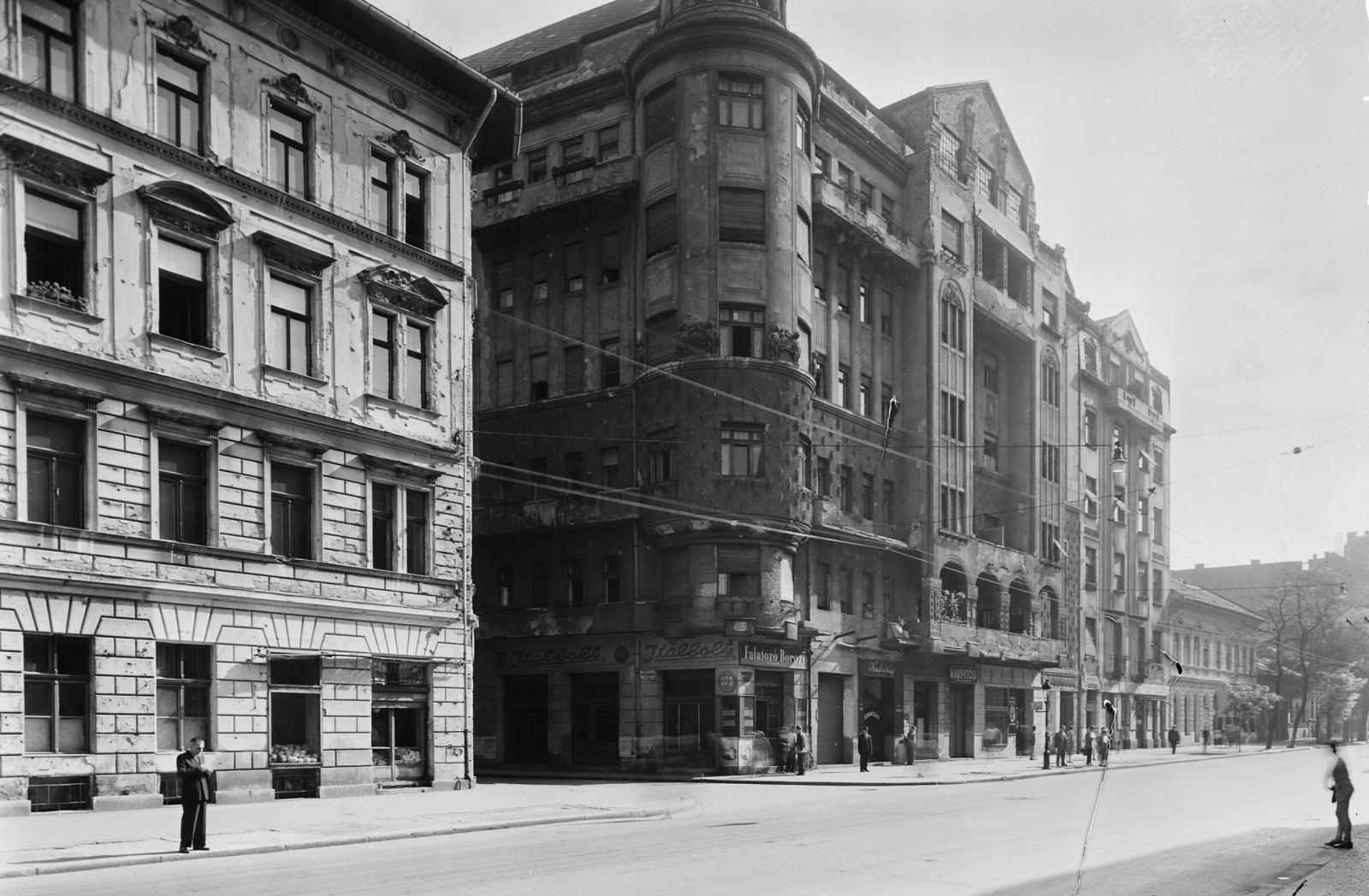 Hungary, Budapest VIII., Baross utca, szemben a Koszorú utca torkolata., 1957, UVATERV, sign-board, street view, genre painting, buffet, tailors, Budapest, trolley stop, Fortepan #91894