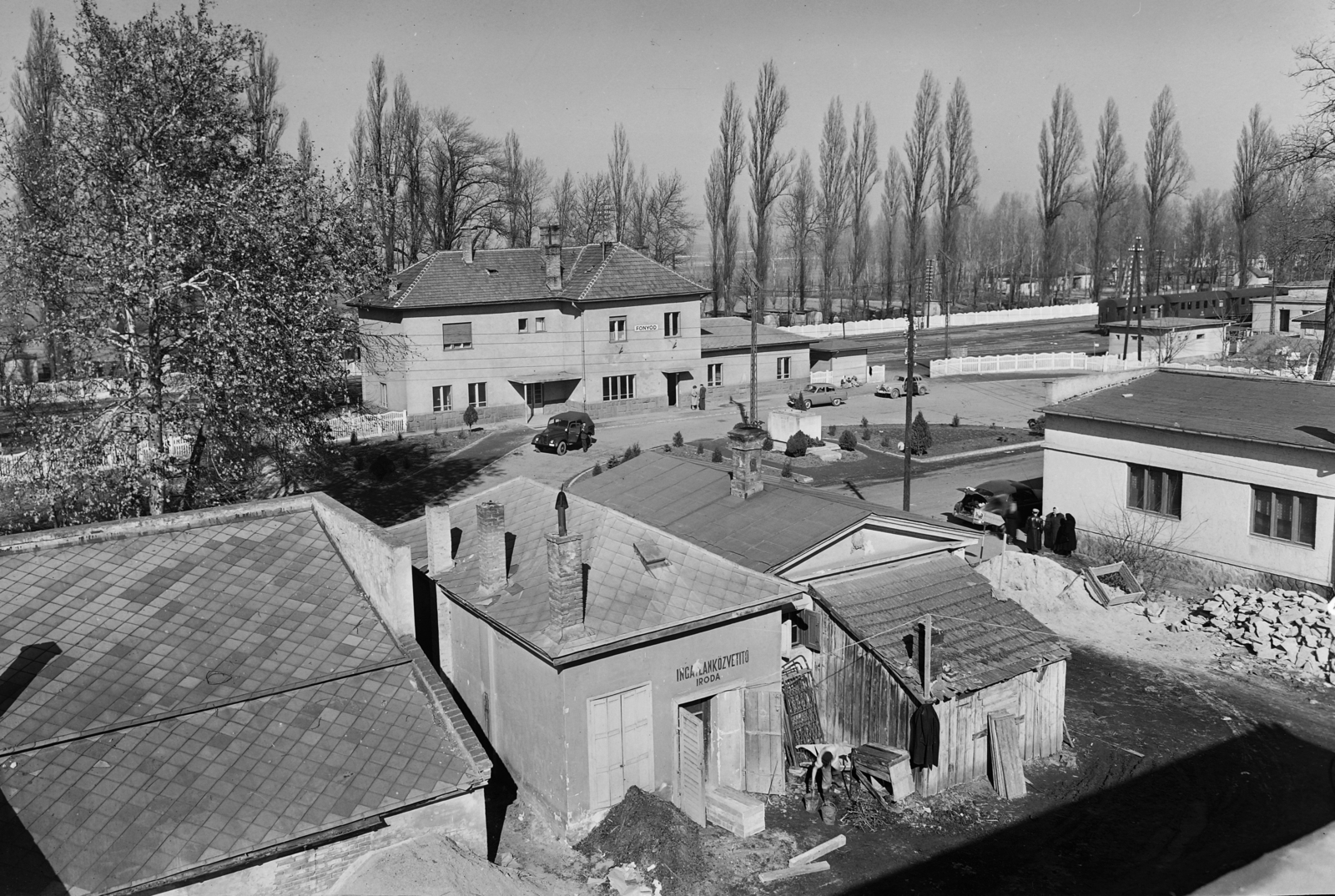 Magyarország,Balaton, Fonyód, vasútállomás., 1958, UVATERV, Moszkvics-márka, dzsip, GAZ M20 Pobeda, Skoda 1101/1102 Tudor, vonat, Moszkvics 402, GAZ 69, Fortepan #91917