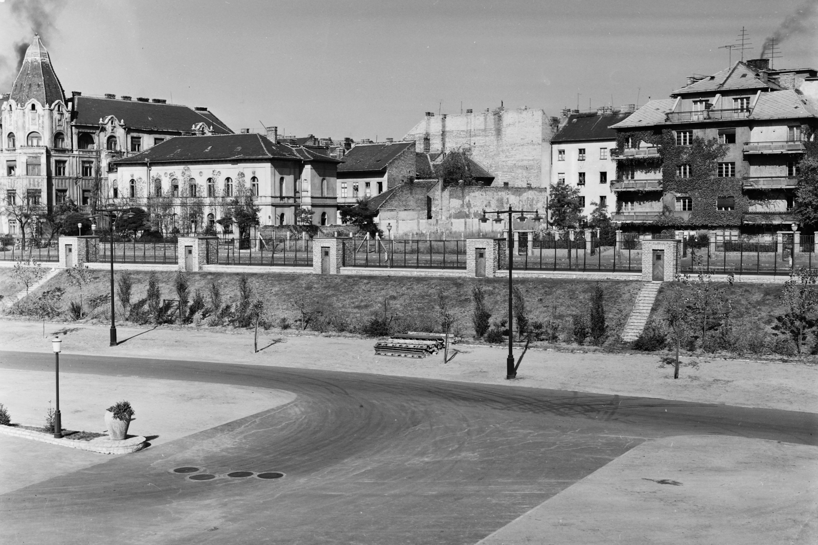 Hungary, Budapest XIV., Stefánia (Vorosilov) út a Népstadion melletti területről nézve. Balra a Cserei utca torkolata., 1960, UVATERV, street view, lamp post, Budapest, Fortepan #91928
