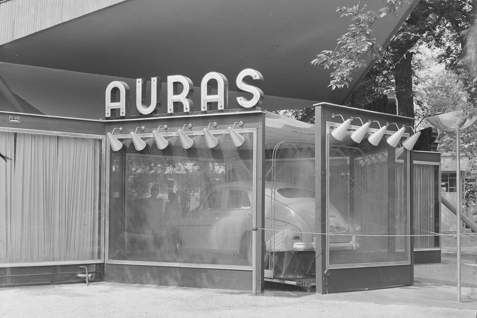 Hungary, Budapest XIV., az AURAS Gyár szervizfelszereléseket bemutató pavilonja., 1960, UVATERV, car wash, Budapest, Fortepan #91937