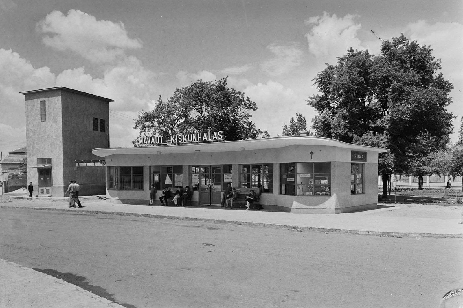 Hungary, Kiskunhalas, Május 1. tér, autóbusz-állomás., 1960, UVATERV, bus stop, Fortepan #91938