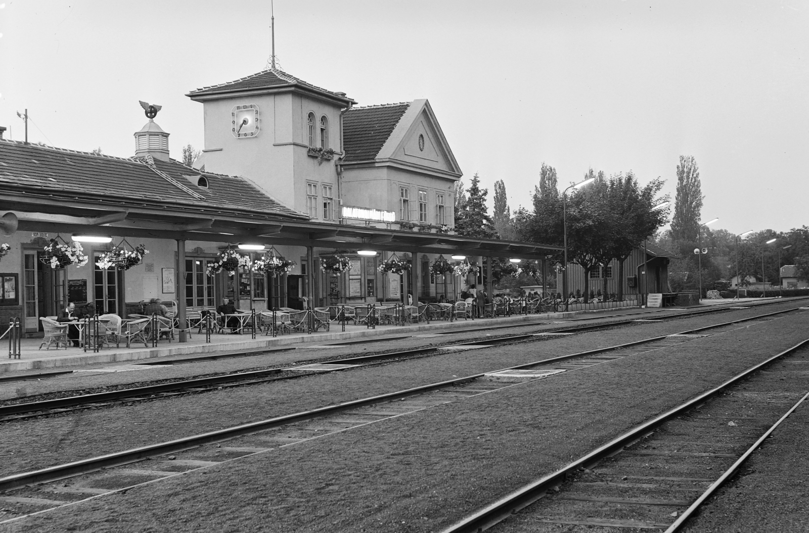 Hungary, Balatonalmádi, vasútállomás., 1960, UVATERV, watch, neon lights, Fortepan #91945