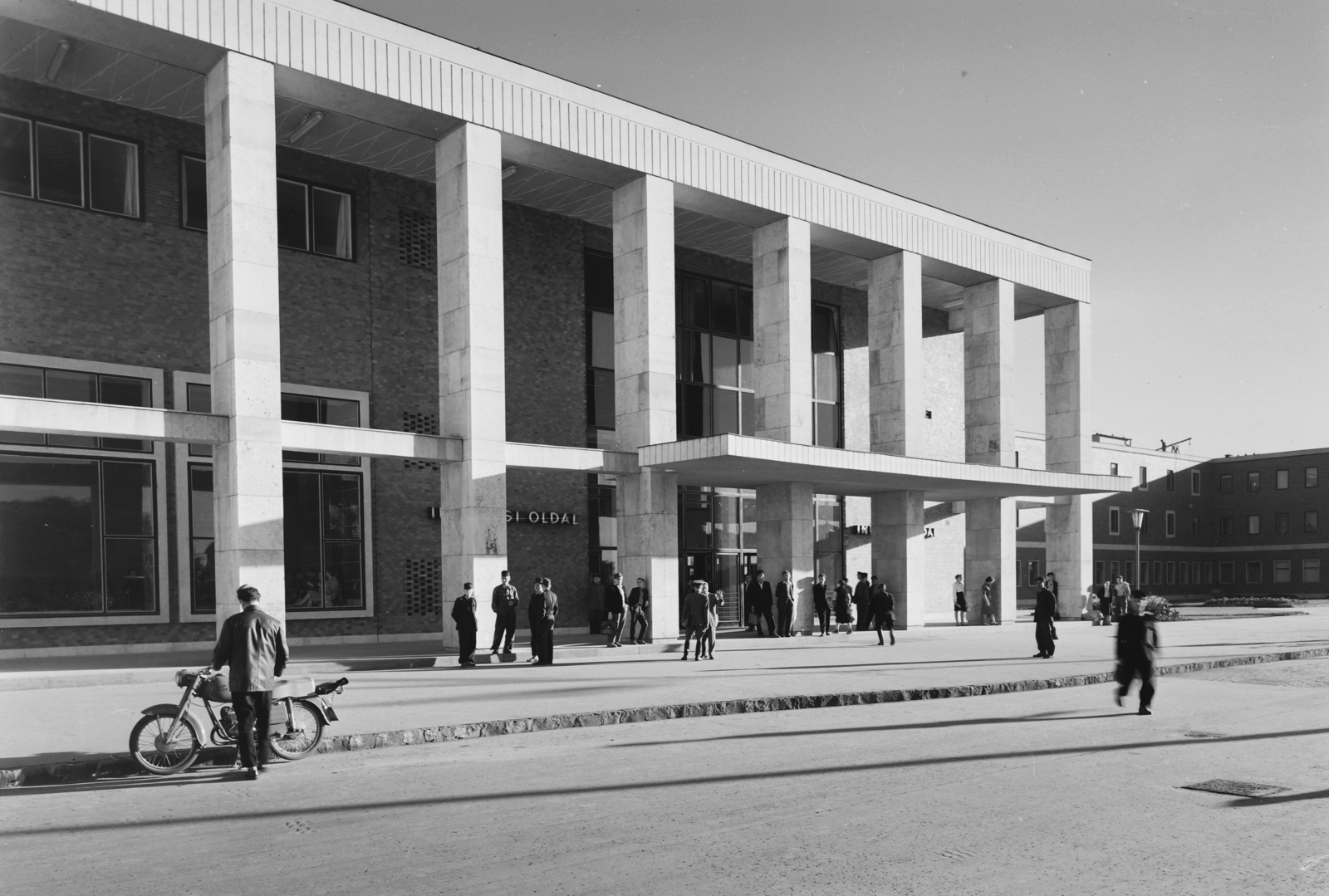 Hungary, Debrecen, Nagyállomás., 1961, UVATERV, label, waiting, modern architecture, László Kelemen-design, Fortepan #91964