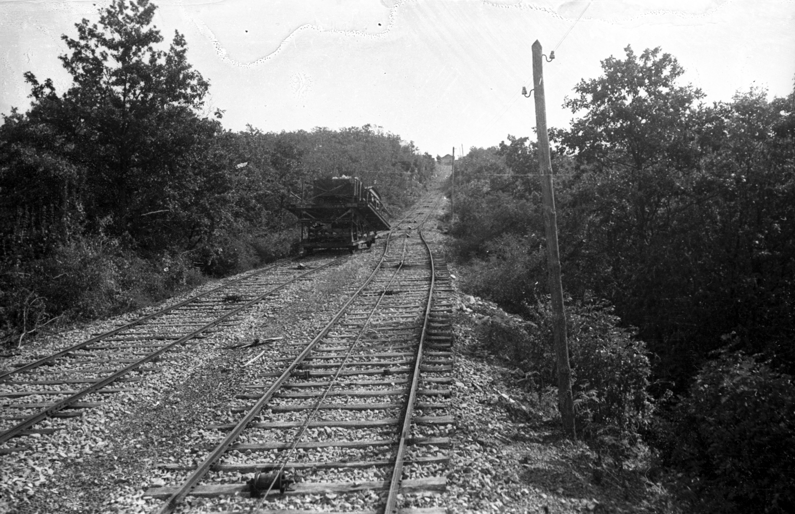 Hungary, Szob, Csák-hegy, a kőbányához vezető nagy sikló Mária kút kisvasúti megállótól nézve., 1949, UVATERV, mining, transportation, stone mine, cable car, Fortepan #91997