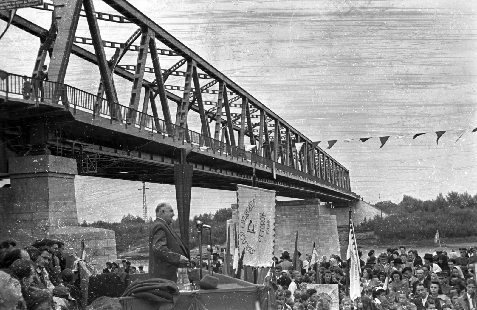 Hungary, Polgár, a Tisza híd avató ünnepsége 1950. október 1-én, a szónok Bebrits Lajos közlekedés- és postaügyi miniszter., 1950, UVATERV, bridge, Tisza bridge, inauguration, festive, politics, microphone, bunting, Fortepan #92005