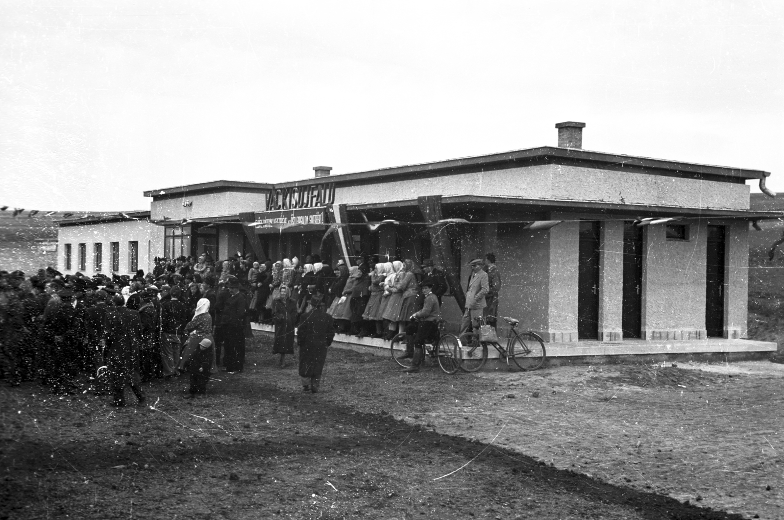 Hungary, Váckisújfalu, vasútállomás., 1951, UVATERV, train station, place-name signs, Fortepan #92008