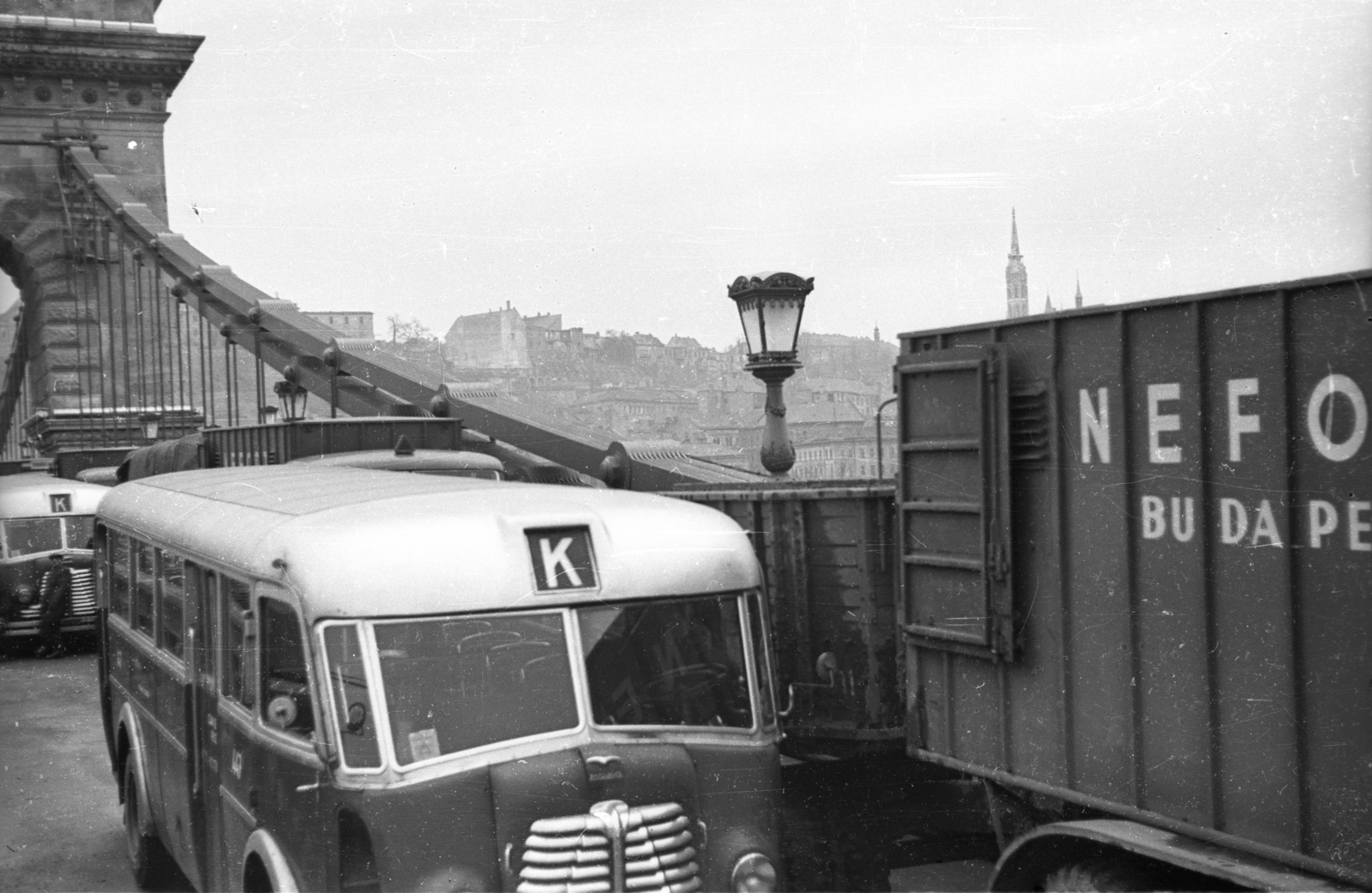 Hungary, Budapest V., az újjáépített Széchenyi Lánchíd pesti hídfője, terhelési próba., 1949, UVATERV, bridge, bus, commercial vehicle, load testing, Budapest, suspension bridge, Duna-bridge, William Tierney Clark-design, Fortepan #92010