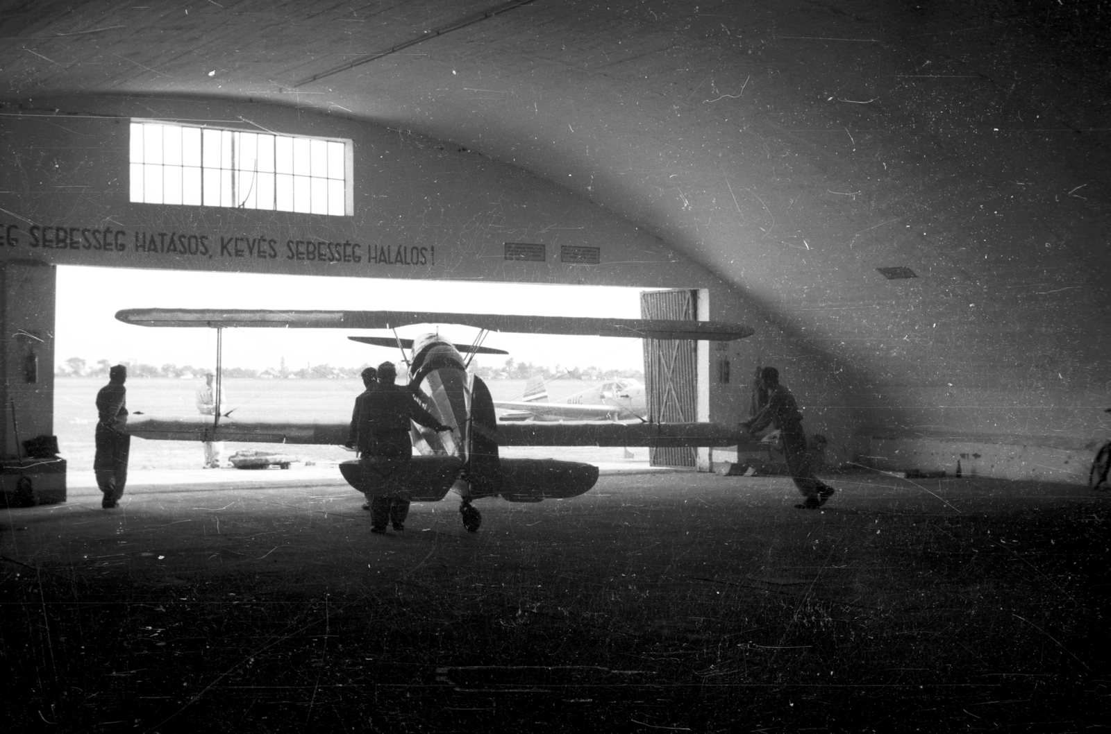 Hungary, Szentes, repülőtér. A hangárból kitolnak egy Bücker Bü 131 "Jungmann" repülőgépet, magyar neve "Csíz"., 1949, UVATERV, airplane, hangar, Bücker-brand, Fortepan #92029