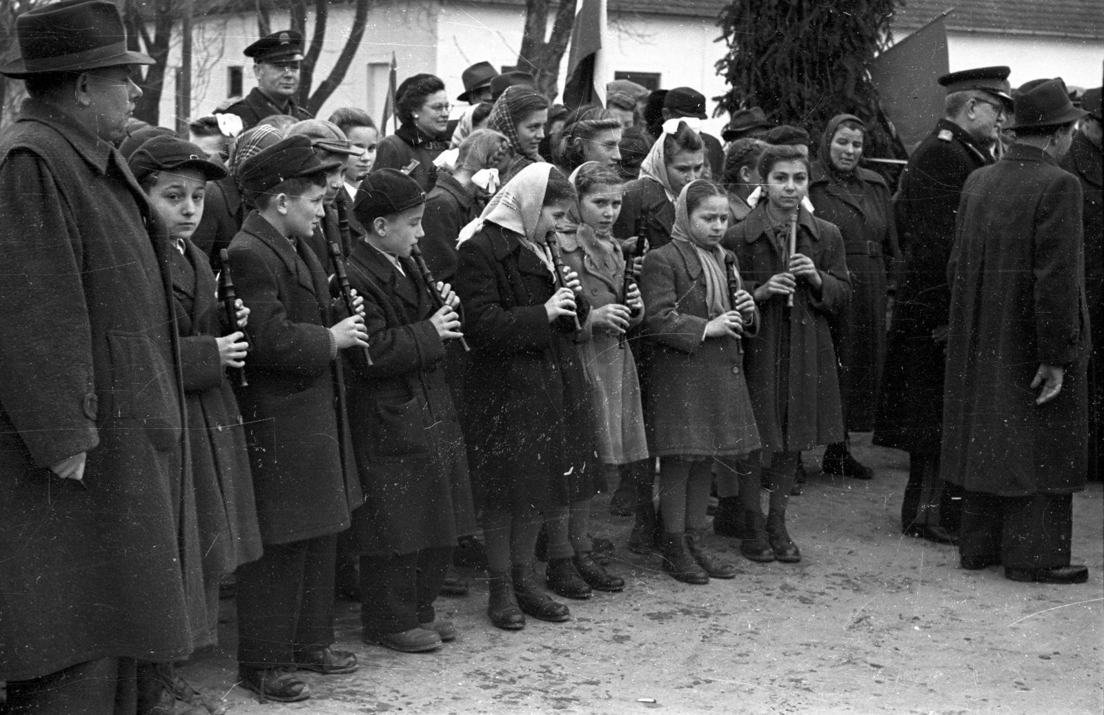 1949, UVATERV, hat, cap, kid, headscarf, coat, flute, Fortepan #92037