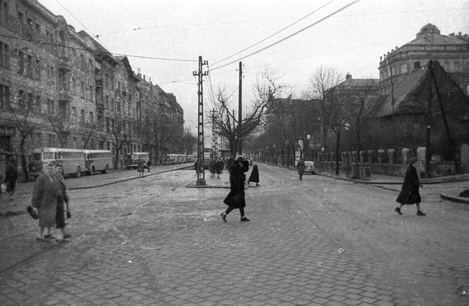 Hungary, Budapest XI., Villányi út a Móricz Zsigmond körtér felől nézve., 1960, UVATERV, bus, pedestrian, street view, genre painting, tram, Budapest, Fortepan #92055