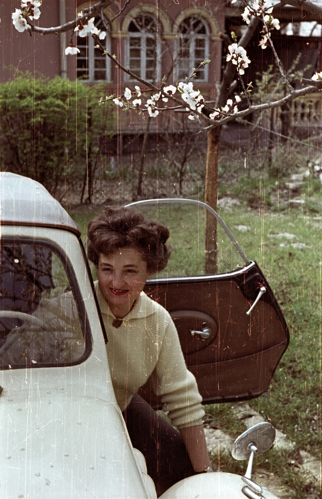 Hungary, Balatonszéplak,Siófok, Október 23. utca (November 7. út) 18., 1960, Fortepan/Album001, colorful, lady, girls'n'cars, Fortepan #92116